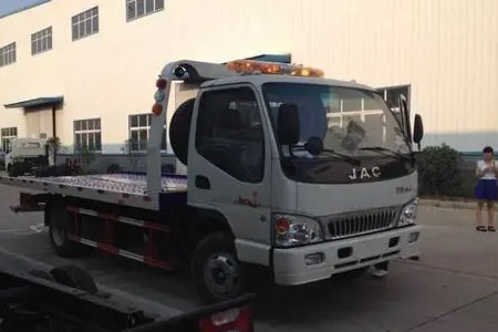 高速没油拖车多少钱-阳茂高速G15道路救援拖车电话|汽车维修人员